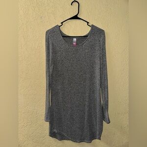 Woman’s XL No Boundaries Gray Long Sleeve shirt
